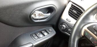 Jeep Cherokee - 10