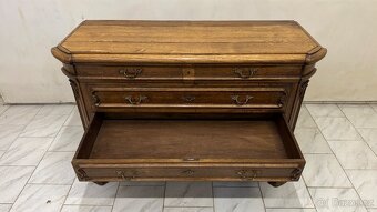 Starožitná masivní komoda - 10