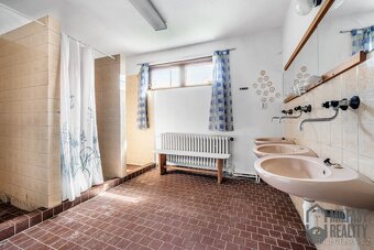Prodej obrovské chalupy, bývalá podniková rekreačka - Desná - 10