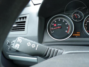 Opel Zafira 1,6 Turbo 110kW 7.MÍST,TAŽNÉ - 10