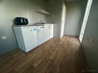 Obytný kontejner o rozměru 5,8 x 2,45 m , včetně vybavení - 10