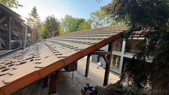 Dřevěná pergola se střechou z tašek - 10