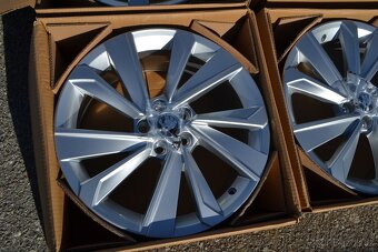Škoda Fabia IV, VW Polo, S.Ibiza -17 Nové orig.Alu disky - 10