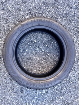 Zánovní zimní pneu Goodyear 215/55/18 super vzorek 8,5mm za - 10