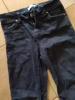 8x džíny vel. XS/34 a S/36 H&M, Sinsay, Zara, Bershka... - 10