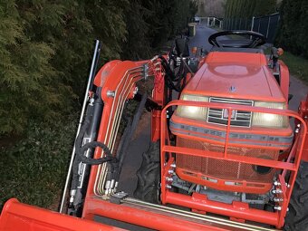 Malotraktor Kubota B-40 s nakladačem - 10