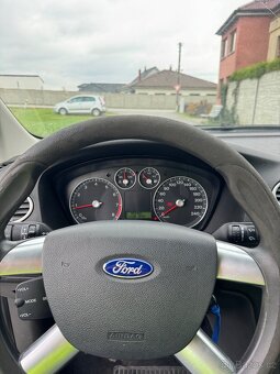 Ford Focus 1.6i 74kW - 10