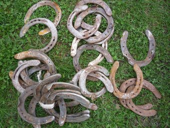 prodám různé hřídele, železné a dřevěné kolečka..... Železné - 10