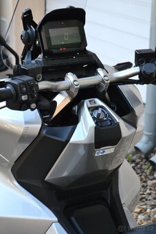 Prodám skútr Honda ADV-350, 134.900,-Kč - 10