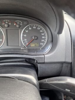 Prodám VW Polo 1.9 TDI PD 74kw Najeto 330tis, rv 2003, světl - 10