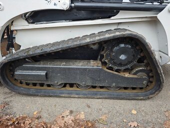 Smykový nakladač Bobcat T450 - 10