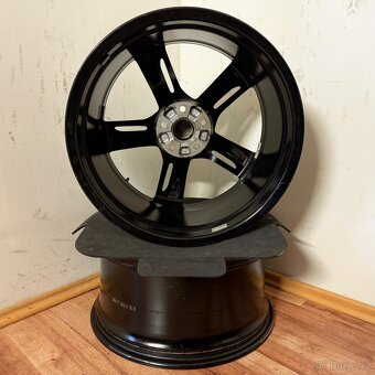 AUDI RS TT / TTS 5x112 R19 ET52 (9.0Jx19) 57,1mm - 10