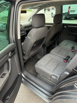 Volkswagen Touran 2.0 TDi - 10
