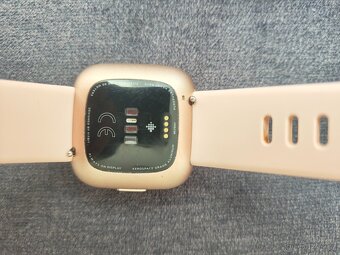 Fitbit Versa 2 (NFC) - rose gold - použité - 10