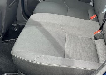 Ford Focus 1.6i KLIMA KOUPENO V ČR 1.MAJ. manuál 77 kw - 10