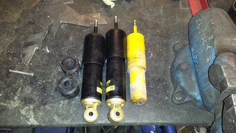 Prodám Lada VAZ 2105 upravená + kastle + díly - 10