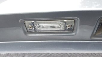 VW GOLF Plus – DVEŘE KUFR ŠEDÉ , STĚRAČ - 10