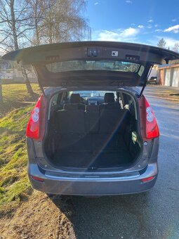 Mazda 5 - 10
