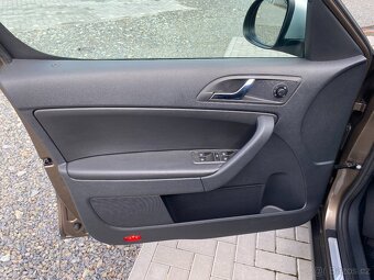 Škoda Yeti, 2.0 TDI 103kW -DSG -4x4- XENON - 10