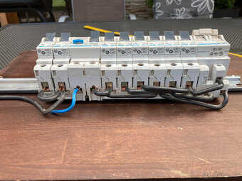 Součástky elektro, použité, jističe, rozvaděč za 500 kč - 10