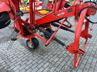 Obraceč sena, píce KÜHN GF 7702 - 10