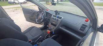 Osobní automobil – Honda civic 7.g hatchback - 10