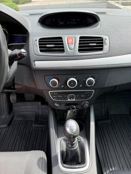 Renault Megane COUPE, 1.4 TCe = 145.470 km, rok 2010 - 10
