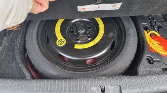 Volkswagen Golf VI 2.0 TDI 4MOTION červený - 10