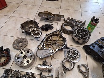 Díly motoru Suzuki Burgman 650 k5 - 10