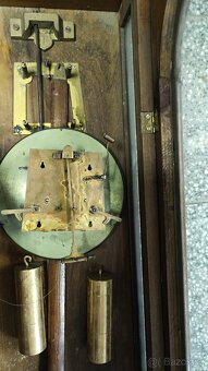 vyřezávané dvouzávažové hodiny na opravu nebo ND - 10