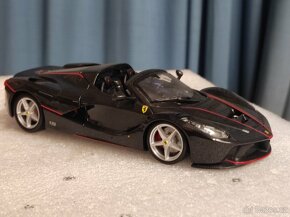Ferrari 1:24 - 10
