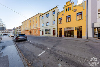 Pronájem bytu 1+1 42 m² s možností parkovacího místa, ulice - 10