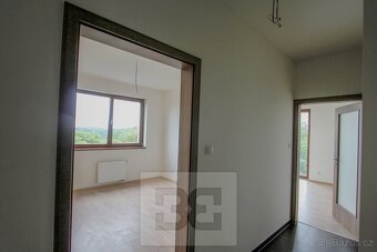 Krásný byt 2+kk s terasou a nádherným výhledem do zeleně - 10