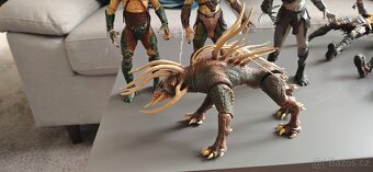 Predatoři Neca 1/10 + Hound+trůn - 10