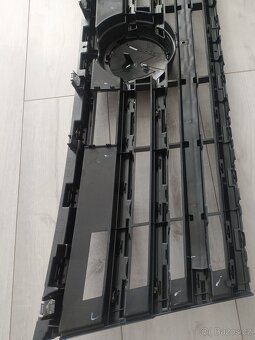 VW Touareg III Touareg 3 RLine maska chladic cierna 760 - 10