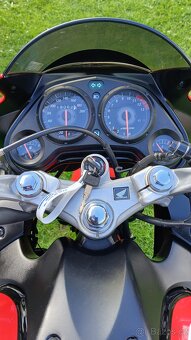 Honda CBR 125r - 10