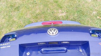VW PASSAT B6  – DVEŘE KUFRU MODRÉ LC5E - 10