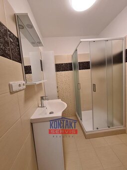 Pronájem bytu 3+1 přímo na náměstí Přemysla Otakara II, v Če - 10