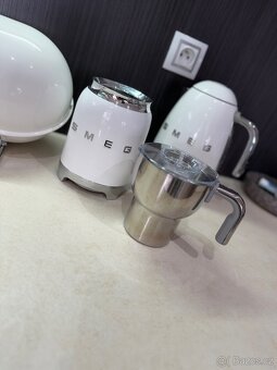 Kuchyňské spotřebiče - šlehač mléka SMEG + chlebník WESCO - 10