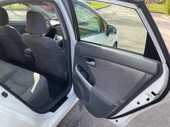 Toyota Prius, 3GEN 1.8 HYBRID Automat, platná STK. RV 2009 - 10