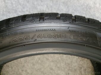 4x -- 225/40 R18 Zimní pneu Goodyear UltraGrip Performance + - 10