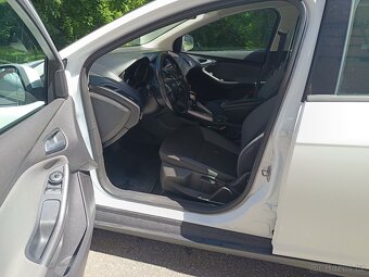 Prodám Ford Focus combi 1.6.92kw Rok výroby 2015 Najeto 145× - 10