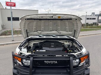 Toyota FJ Cruiser bez koroze s plnou výbavou do terénu - 10