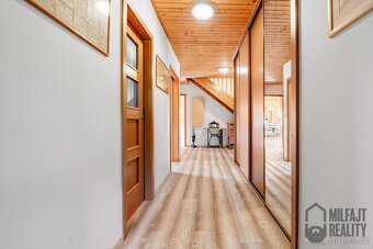 Prodej roubenky k trvalému bydlení, 4+kk, 163 m2, zahrada 19 - 10