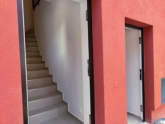 Majitel nabízí k dlouhodobému pronájmu dva nové byty 3+kk v - 10