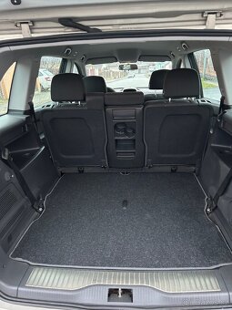 Opel Zafira 2.2 Direct, 7 míst  R.V 2007 - 10