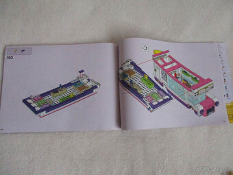 Lego Friends Autobus přátelství - 10