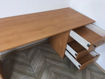 Komoda, šatní skříň, psací stůl - 10
