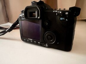 Prodám zrcadlovku Canon EOS 50D s příslušenstvím a bleskem - 10