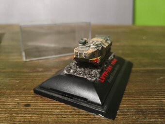 Vojenské modely 1/84 - 10